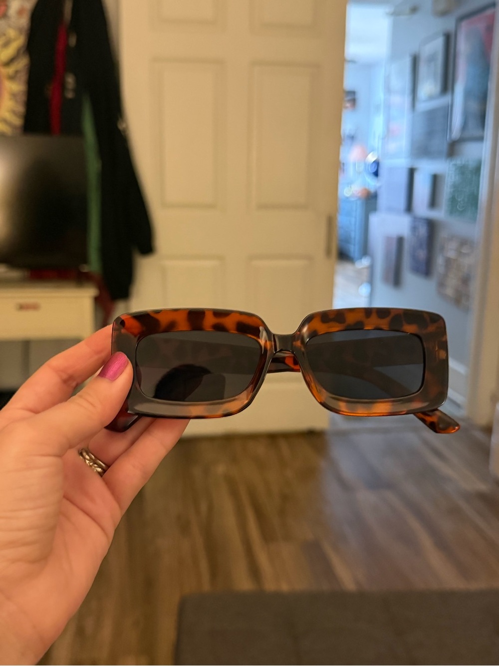 Urban Outfitters Tortoiseshell Rectangular Sunglasses - Brown